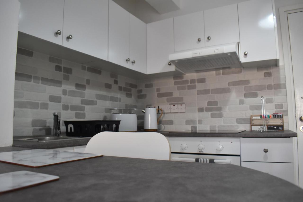Marias Apartment - In City Centre,Near Beach Larnaca Ngoại thất bức ảnh